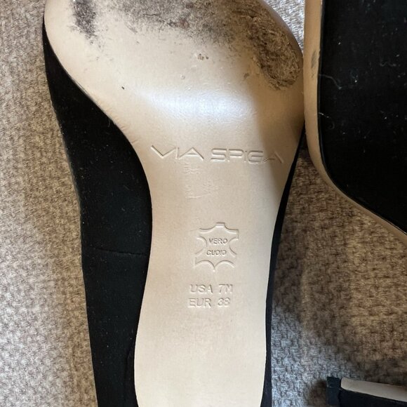 Via Spiga Black Suede and Patent Pump Heels - Picture 4 of 7